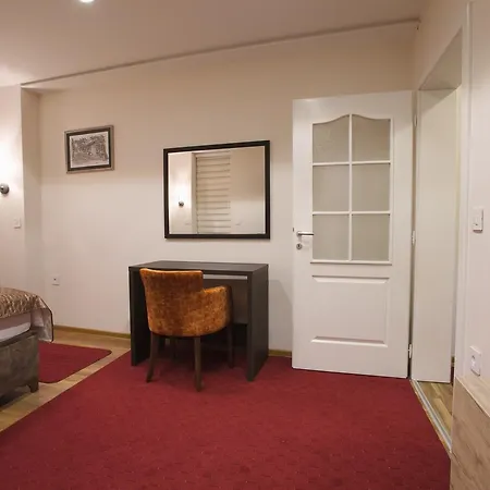 Brocat ノヴィ・パザル