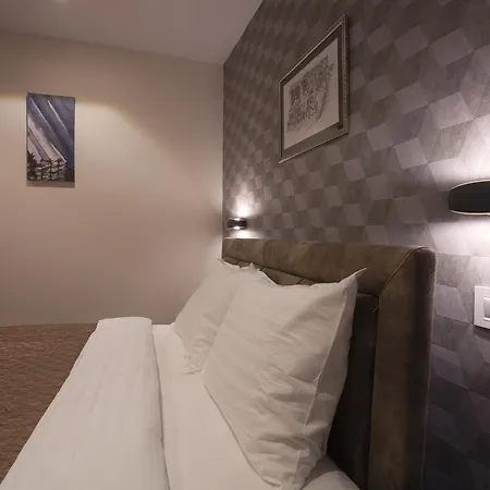 Brocat ノヴィ・パザル